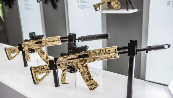 Российские десантники первыми получат новые автоматы АК-12 | Новые реактивные системы залпового огня «Торнадо» поступили в армию