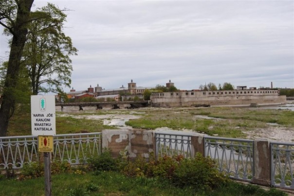 Эстония: Русофобская удавка для Нарвы