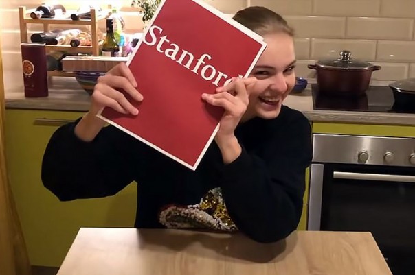 Доча Навального едет учиться. В США, разумеется