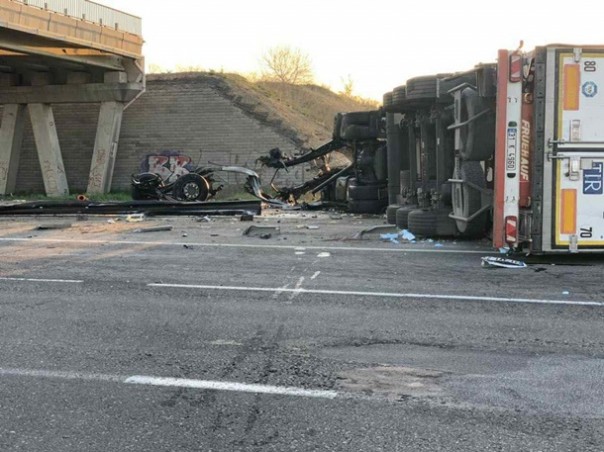 На трассе Одесса-Киев столкнулись три фуры