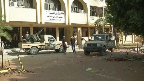 Возобновились бои за аэропорт Триполи