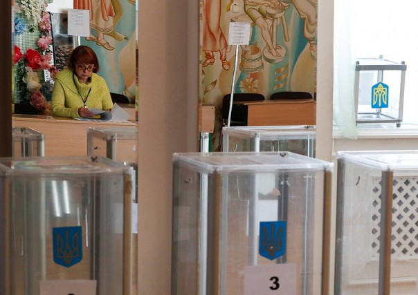 Открылся первый участок для голосования во втором туре выборов президента Украинны