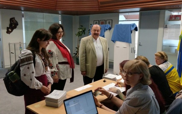 Результаты на первом иностранном участке: победил Порошенко