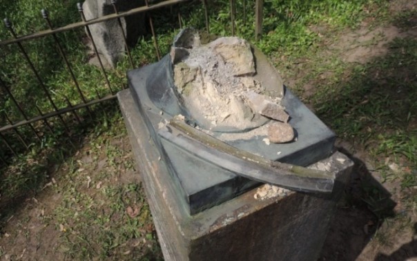 В Вильнюсе разрушили памятник герою Отечественной войны 1812 года