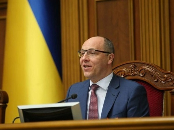 «Ляшковцы», БПП, «Народный фронт» не поддержали отставку Парубия | Парубий: подпишу закон об тотальной украинизации, тогда уйду в отставку