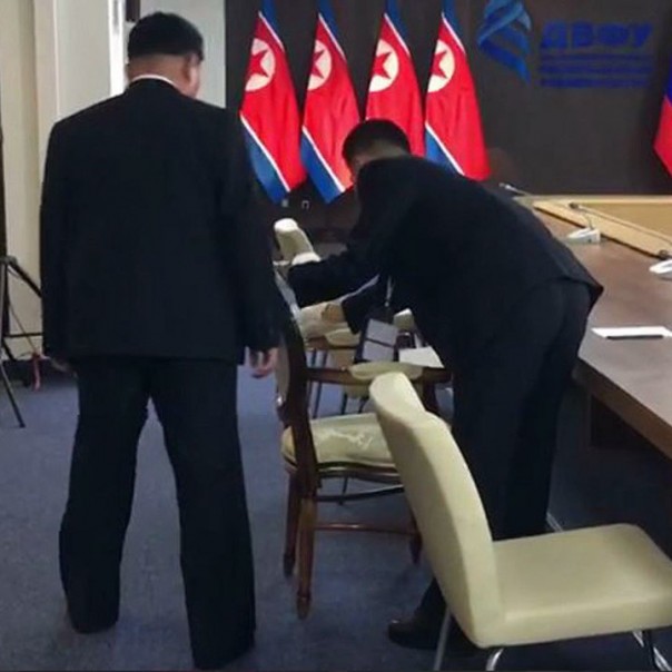 Стул Ким Чен Ына протерли спиртом до переговоров с Путиным