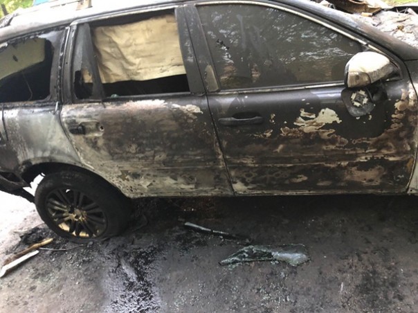 В Днепропетровске второй раз сожгли автомобиль главреда газеты "Заря"