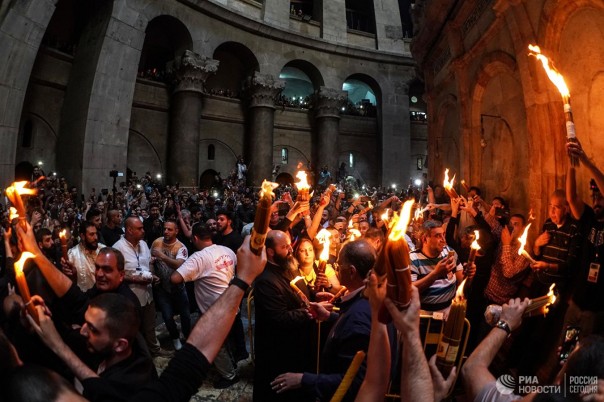 В Иерусалиме в храме Гроба Господня сошел Благодатный огонь