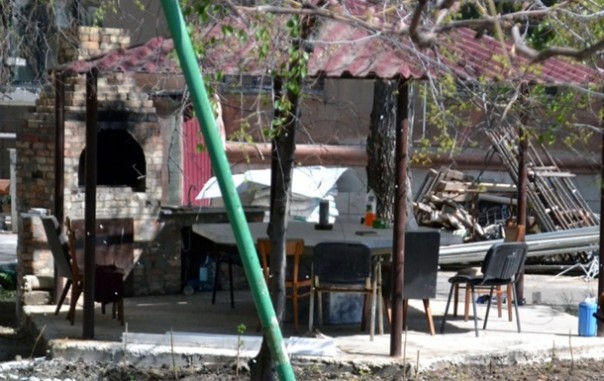 Во дворе Дома профсоюзов в Одессе, где погибли 48 человек, поставили мангал