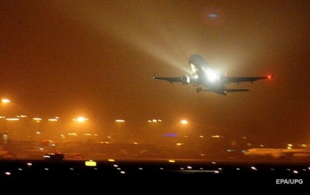 В ЮАР приземлился Boeing 767 с горящим двигателем