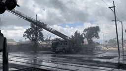 В Онтарио на заводе по переработке мусора произошёл крупный пожар — видео