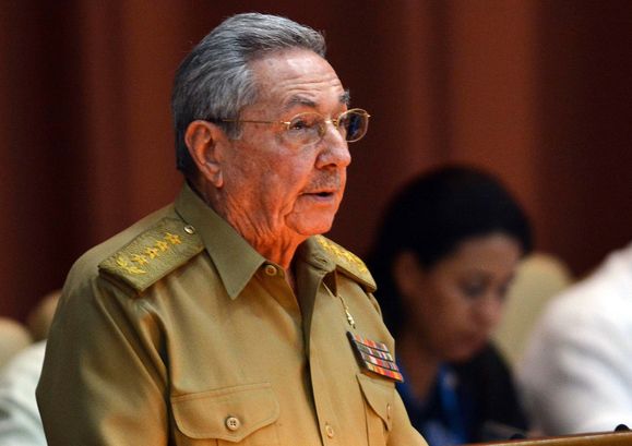 Из-за "серьезных нарушений прав человека" США ввели санкции против Рауля Кастро