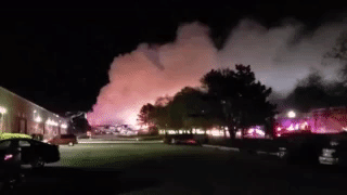 Мощный взрыв прогремел на фабрике по производству пластика в США — видео