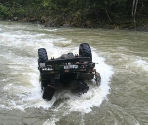 Грузовик с туристами рухнул с 40-метрового обрыва на западе Украины