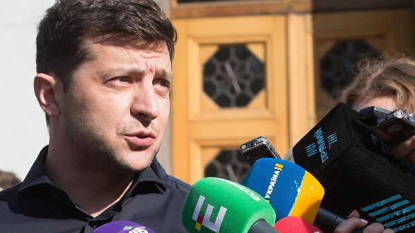 Команда Зеленского подготовила указ о роспуске Рады, сообщили СМИ