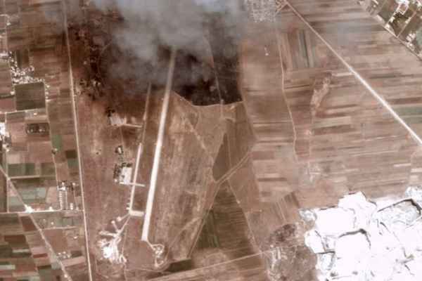 Авиабаза в Сирии была частично разрушена атакой боевиков. Спутниковые снимки