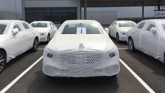 C конвейера Mercedes-Benz в России сошли первые седаны Е-класса