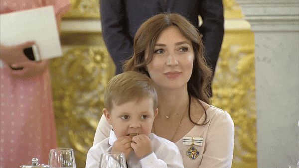 Попробовавший лайм мальчик стал маленькой звездой награждения в Кремле