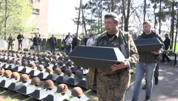 В Латвии перезахоронили найденные останки красноармейцев