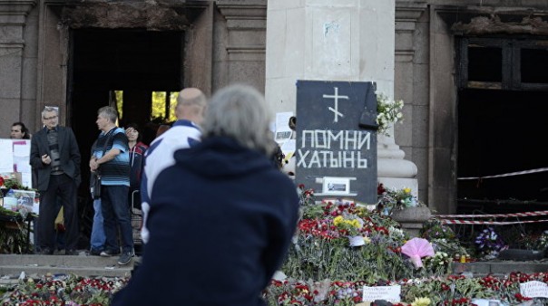 У Дома профсоюзов в Одессе сожгли памятные таблички и цветы