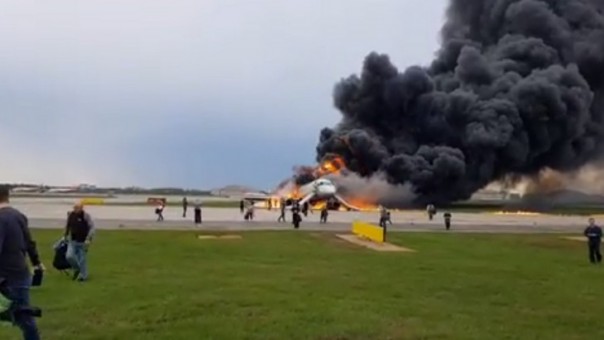 Гламурная шлюха* Собчак назвала "Суперджет" "адовым говном".