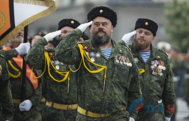 В ЛНР отметили День Победы военным парадом и шествием «Бессмертного полка»