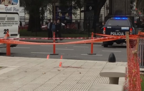 В Аргентине депутата ранили у здания парламента