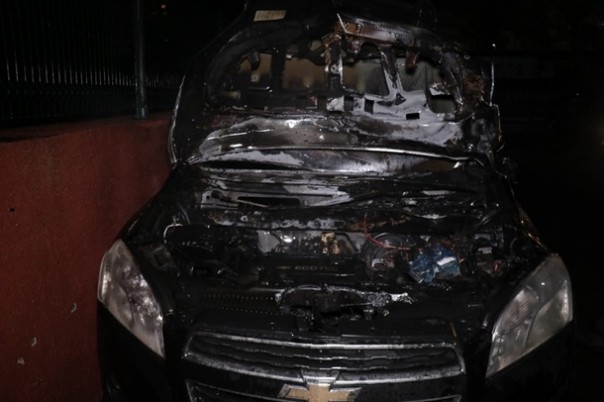 Ночью в Киеве сожгли авто во дворе дома