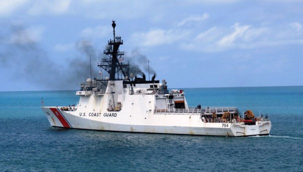 Катер ВМС Венесуэлы убедил эсминец США покинуть территориальные воды