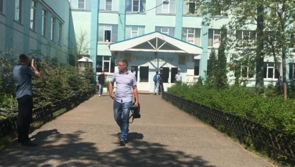 Вооруженный школьник взял в заложники учеников гимназии в Казани