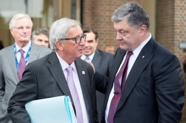 Юнкер, рассыпавшись в комплиментах Порошенко, подчеркнул: без мира в Донбассе Украине не вступить в ЕС