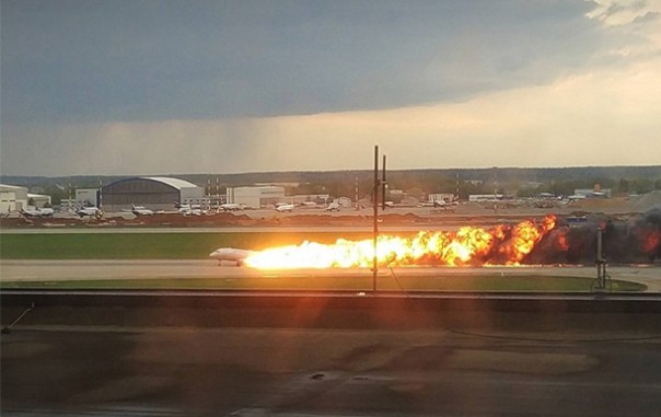 Появилось полное видео трагедии в Шереметьево. [18+]