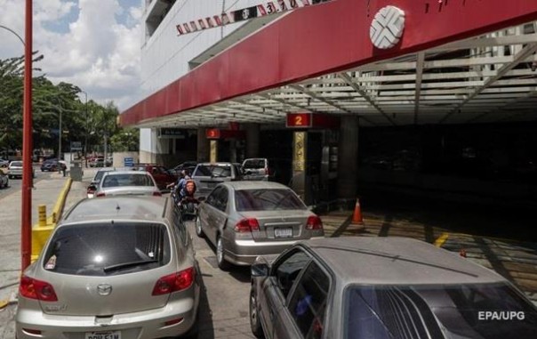 В самой богатой нефтью стране заканчивается бензин