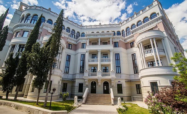 Элитную квартиру Зеленского в Ялте могут снести как самострой