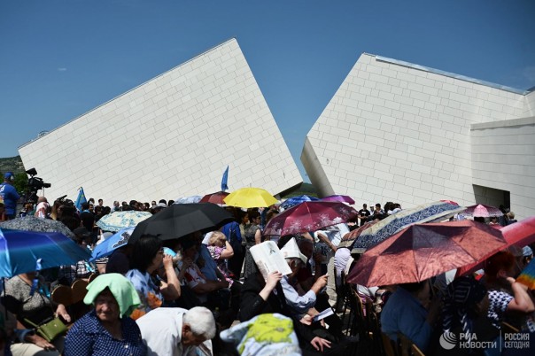 Украинские дипломаты выдали польских евреев на фото за крымских татар