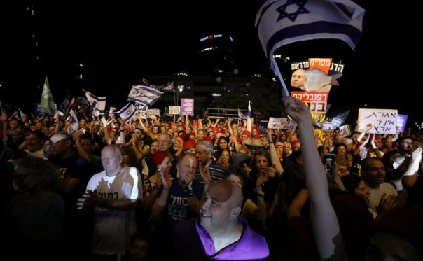 Тысячи израильтян выступили против предоставления Нетаньяху иммунитета