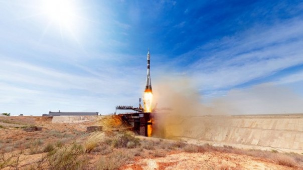 "Не молния ударила по русской ракете. Это русская ракета ударила по молнии": Запад в восторге от запуска "Союза"