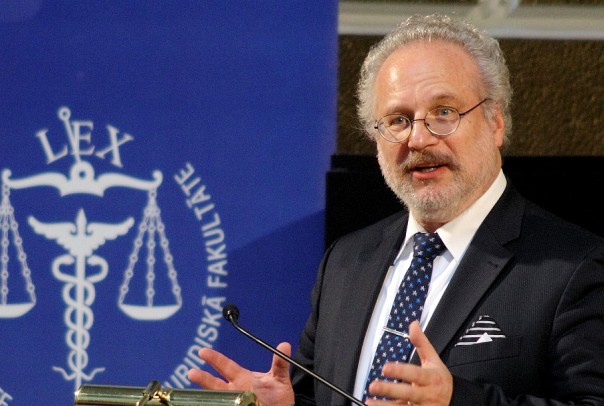 Президентом Латвии стал русофоб, закрепивший «второсортность» русских