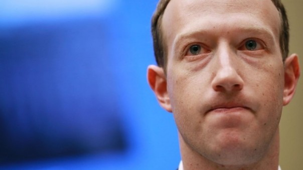 Работа на спецслужбы США: как Facebook продвигает «своих» политиков