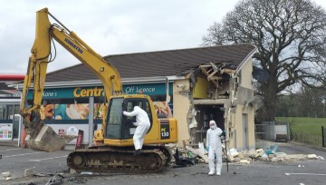 В Ирландии банкомат похитили с помощью экскаватора