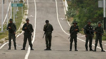Венесуэльские военные заявили, что ждут американцев с оружием в руках