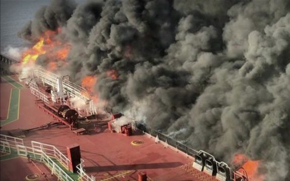 Взрывы в Ормузском проливе: мир ждет война слов