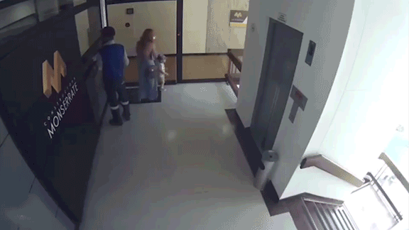 Мамаша не доглядела, но реакция отличная