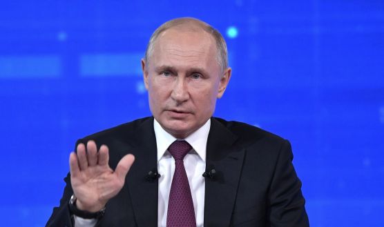 Путин заявил, что российский флаг над Курилами не будет спущен