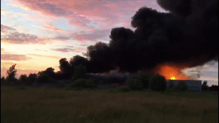 Под Тверью произошёл крупный пожар на складе пластиковых изделий