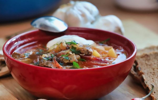 Соратник Вакарчука предложил украинским кафе поднять цены для россиян на 20%