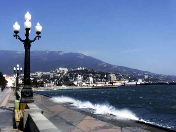 "Оккупанты зверствуют: Масштабная реконструкция набережной Ялты окончена — видео