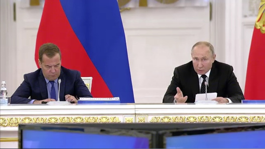 Президент "наехал" на дорожные камеры, а премьер продлил программы господдержки