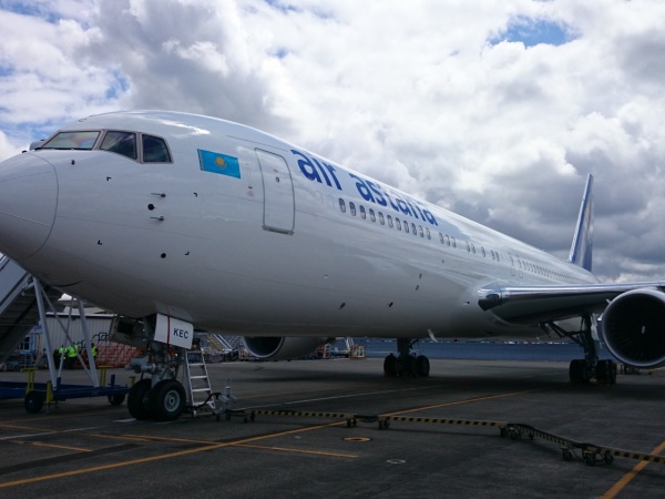 Самолет казахстанской авиакомпании совершил вынужденную посадку в Москве