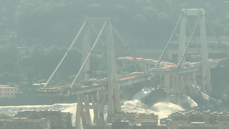 В Генуе взорвали остатки "моста-убийцы" — эпичное видео